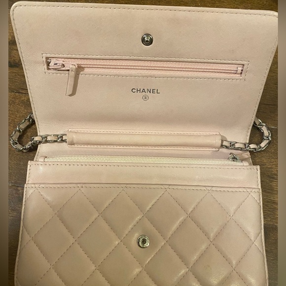 Very beautiful authentic chanel pink wallet on chain - Picture 4 of 5
